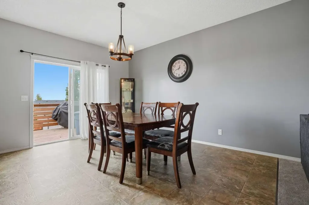 413 Sunrise Hill Diamond Valley AB T0L 2A0