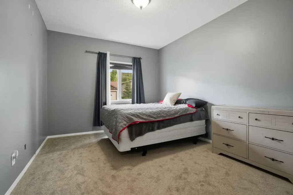 413 Sunrise Hill Diamond Valley AB T0L 2A0