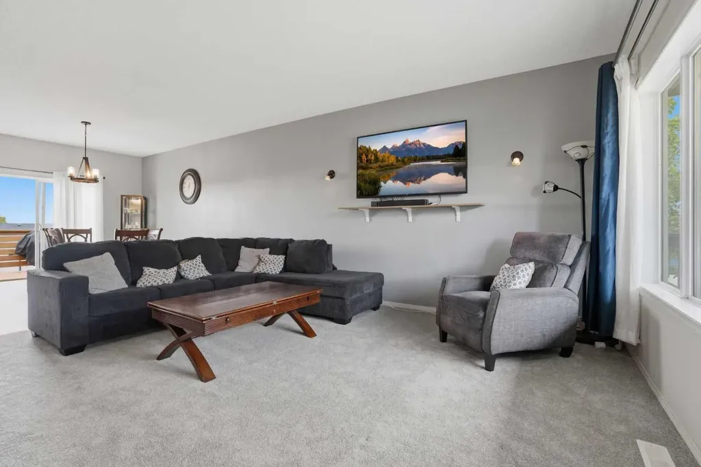 413 Sunrise Hill Diamond Valley AB T0L 2A0