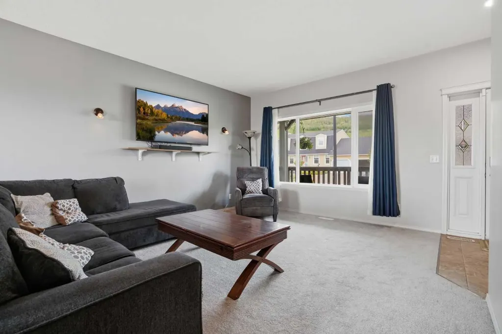 413 Sunrise Hill Diamond Valley AB T0L 2A0