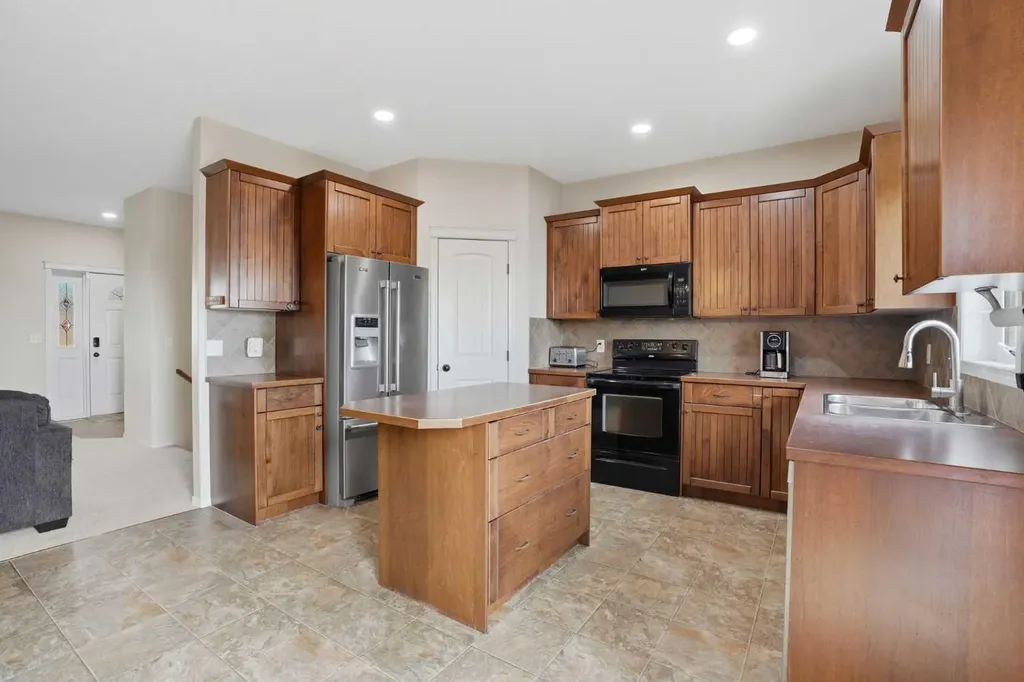 413 Sunrise Hill Diamond Valley AB T0L 2A0