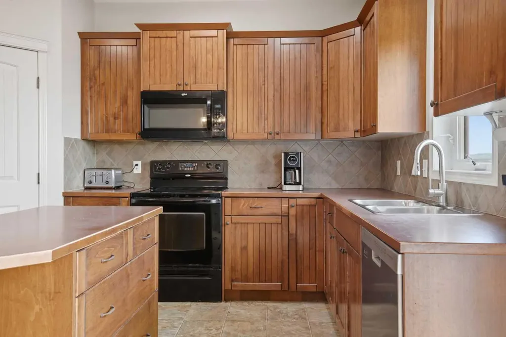 413 Sunrise Hill Diamond Valley AB T0L 2A0