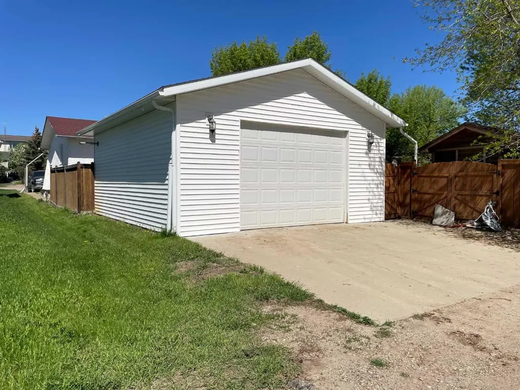 10717 103 Avenue Fairview AB T0H1L0