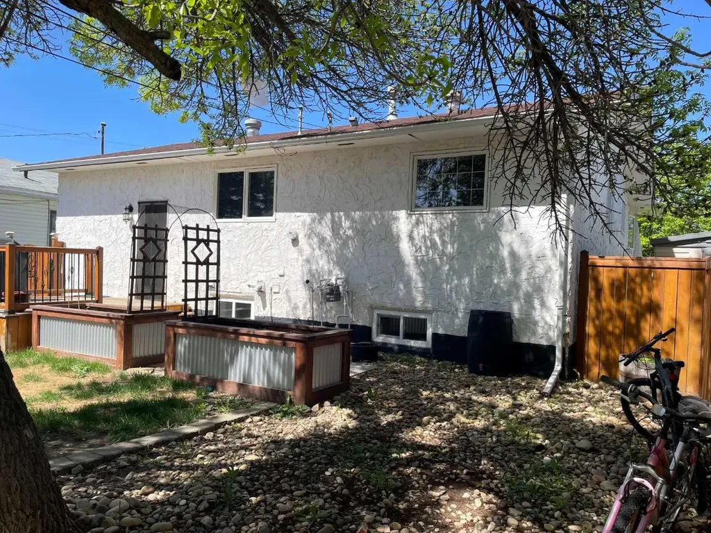 10717 103 Avenue Fairview AB T0H1L0