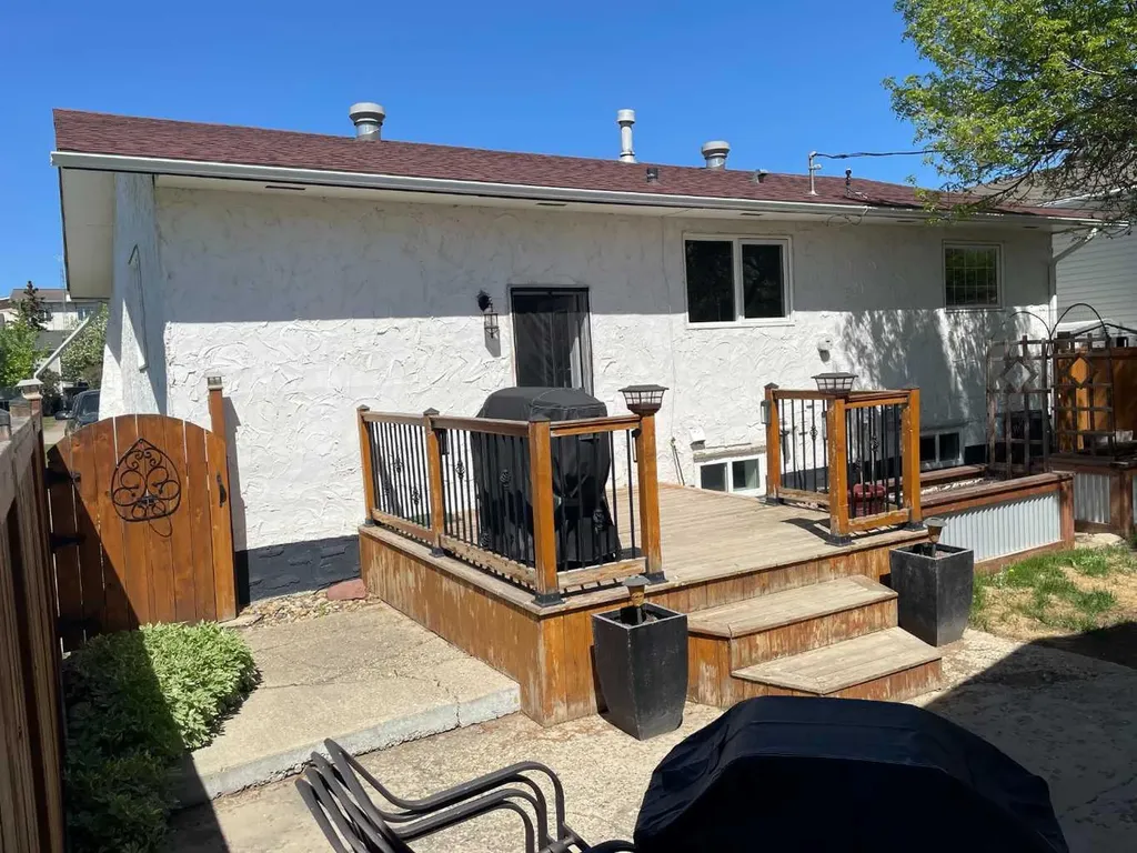 10717 103 Avenue Fairview AB T0H1L0