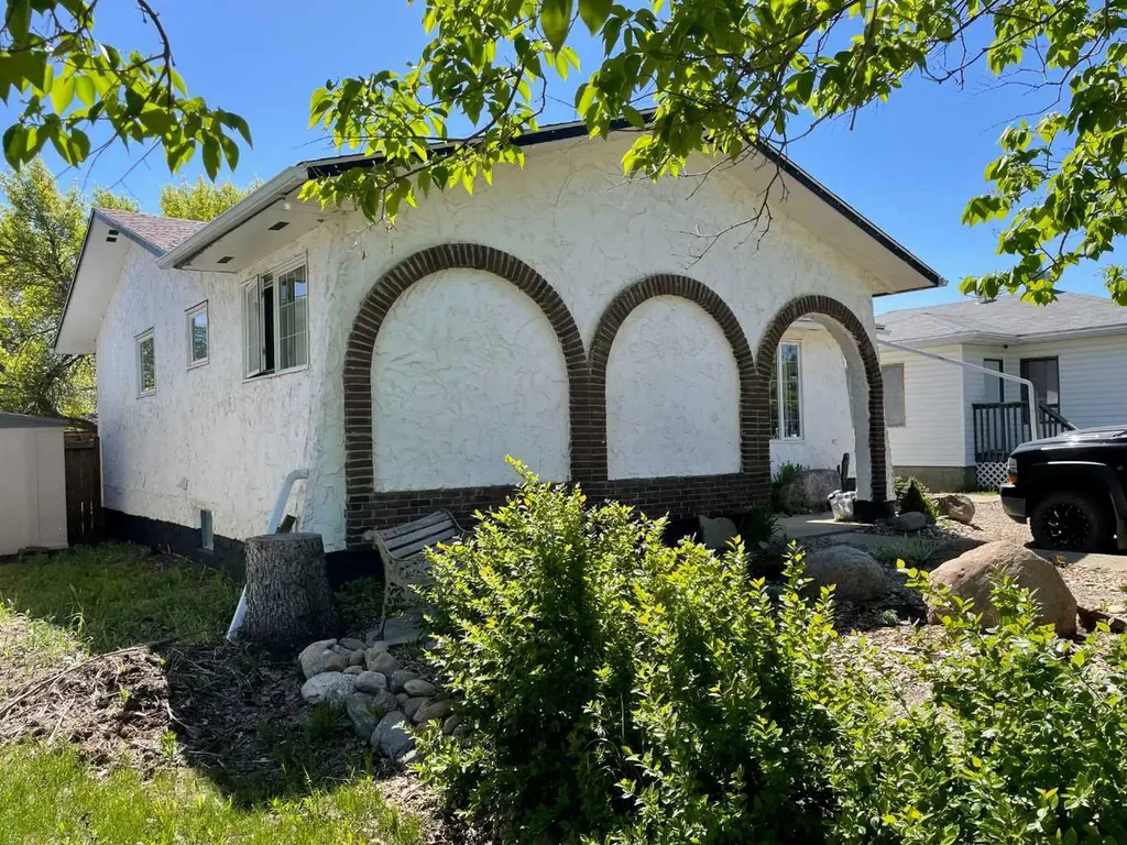 10717 103 Avenue Fairview AB T0H1L0
