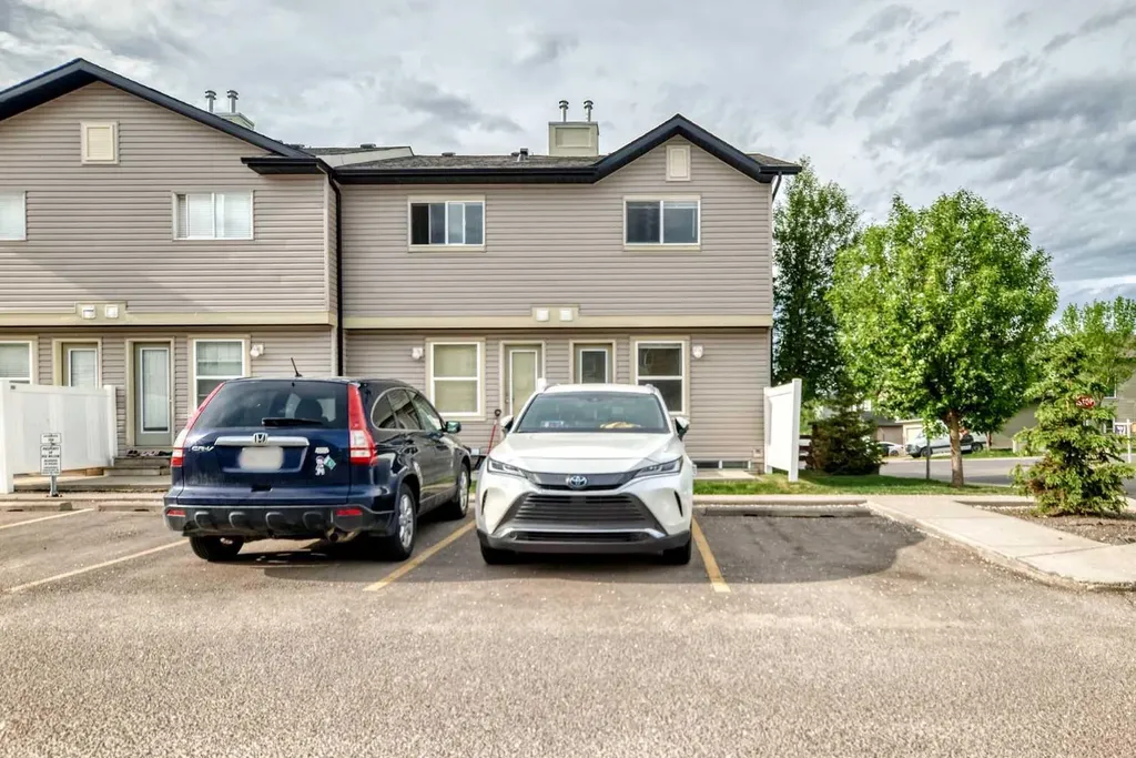 501 Saddlecrest Boulevard NE Calgary AB T3J0G2