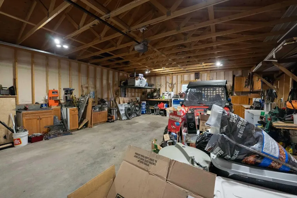 22408 27 Avenue Bellevue AB T0K 0C0