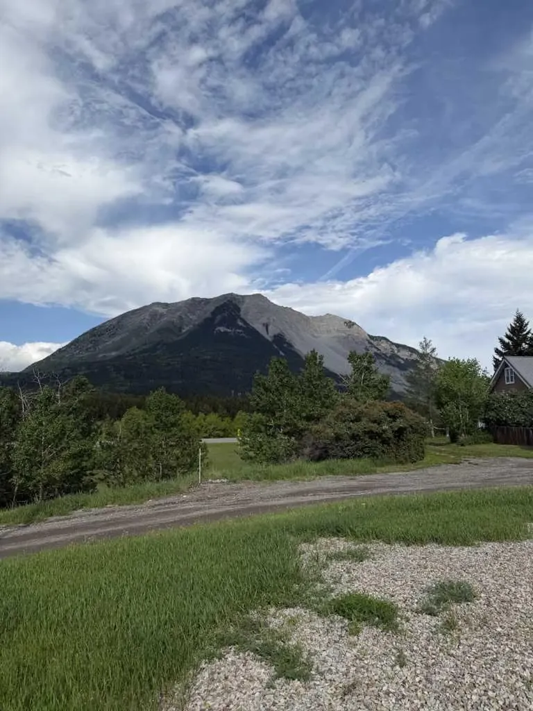 22408 27 Avenue Bellevue AB T0K 0C0