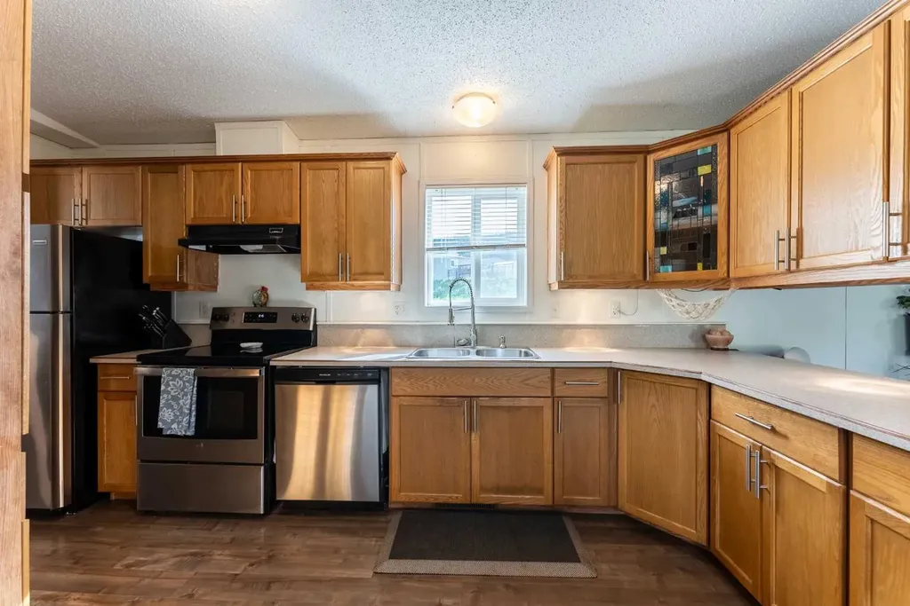 22408 27 Avenue Bellevue AB T0K 0C0
