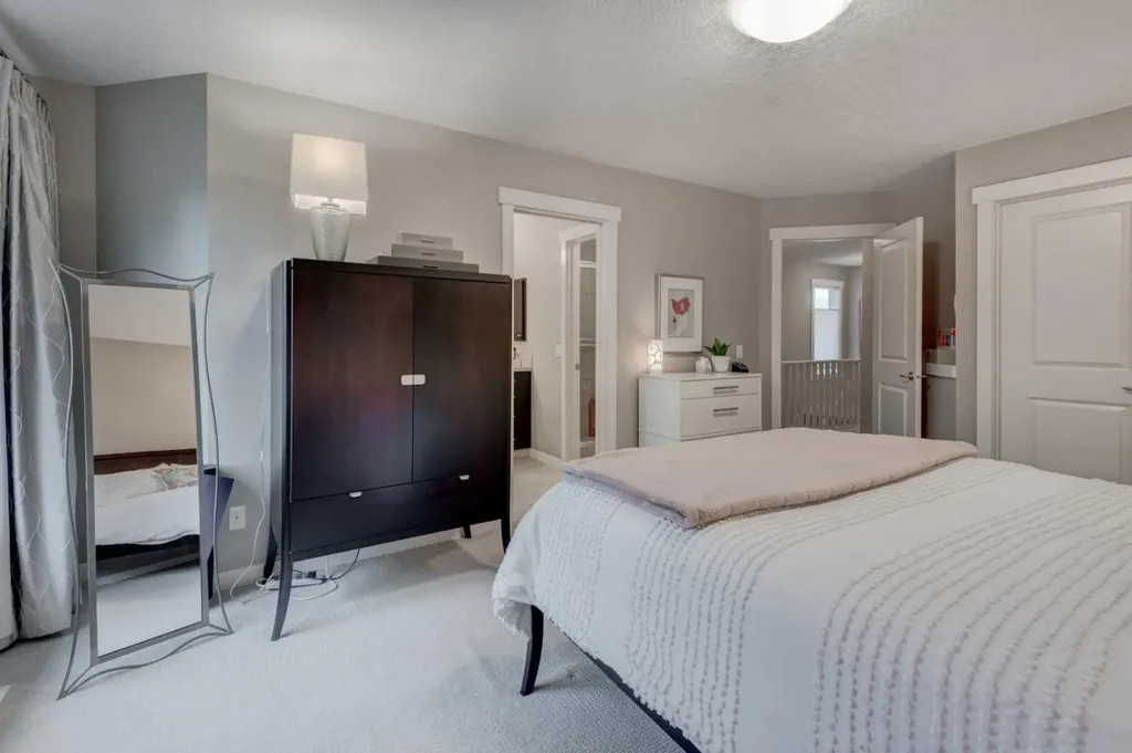 78 Ypres Green SW Calgary AB T2T 6M1