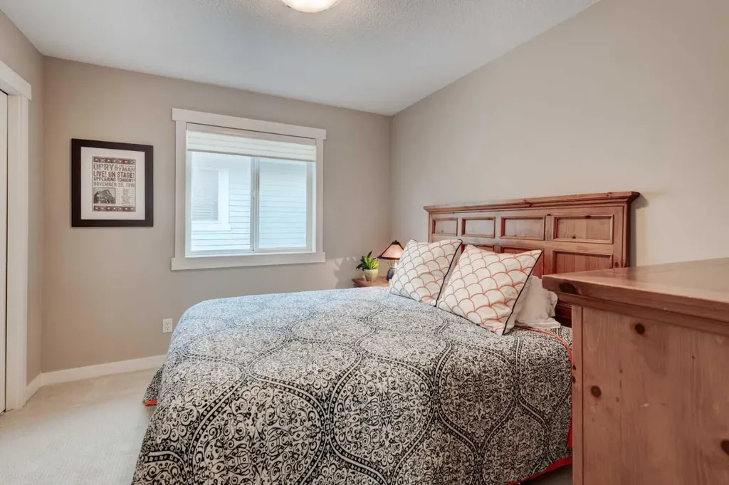78 Ypres Green SW Calgary AB T2T 6M1