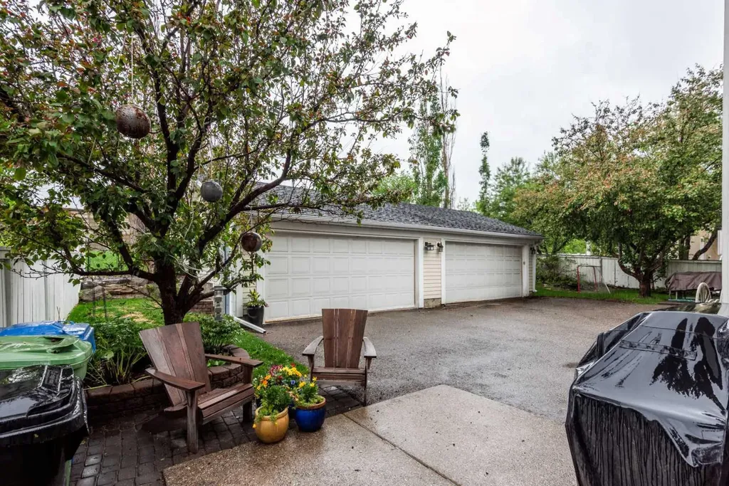 78 Ypres Green SW Calgary AB T2T 6M1