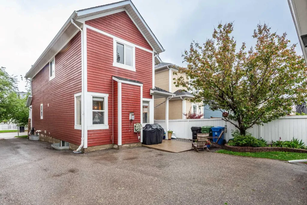 78 Ypres Green SW Calgary AB T2T 6M1