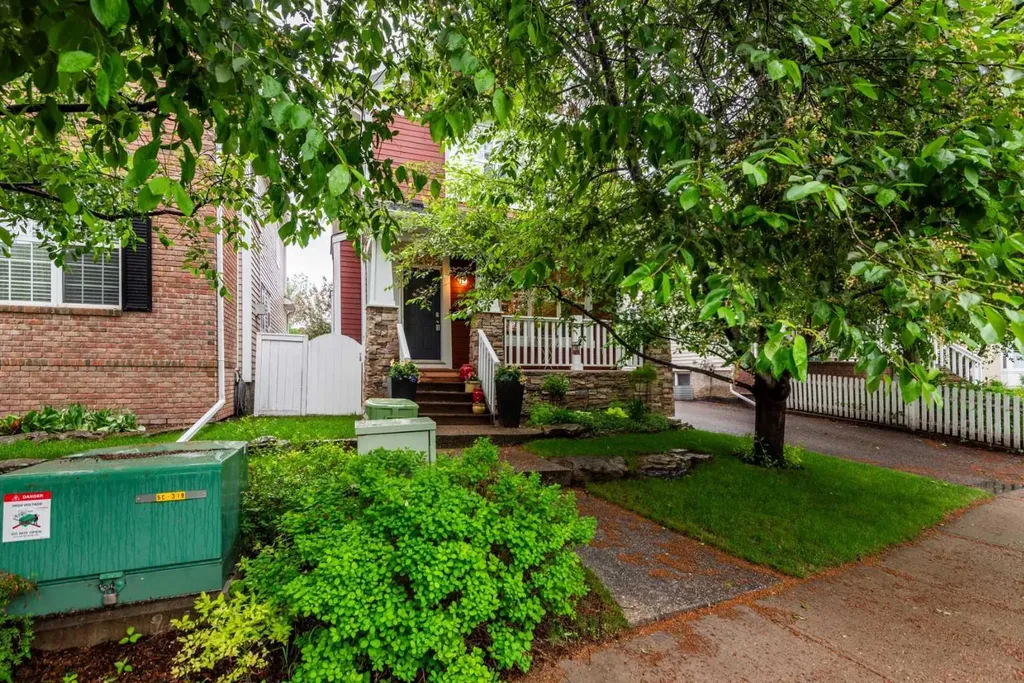 78 Ypres Green SW Calgary AB T2T 6M1