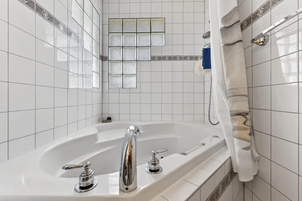 2316 Richmond Road SW Calgary AB T2T 5E4