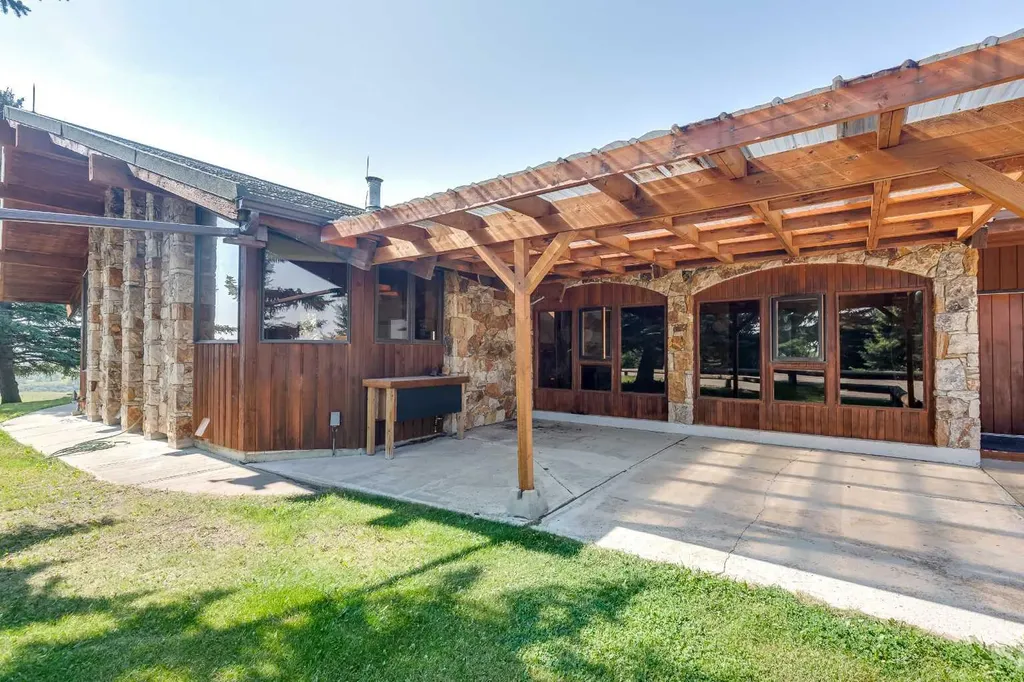 273167 Range Road 25 Rural Rocky View County AB T4B 4P6