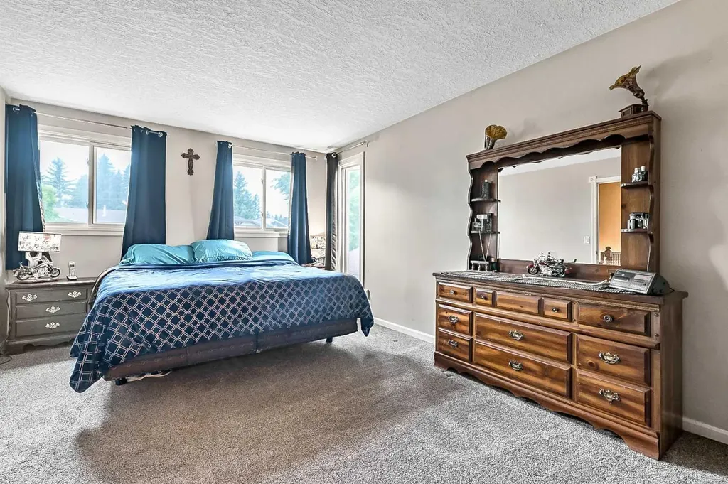 36 Millside Way SW Calgary AB T2Y 2P7