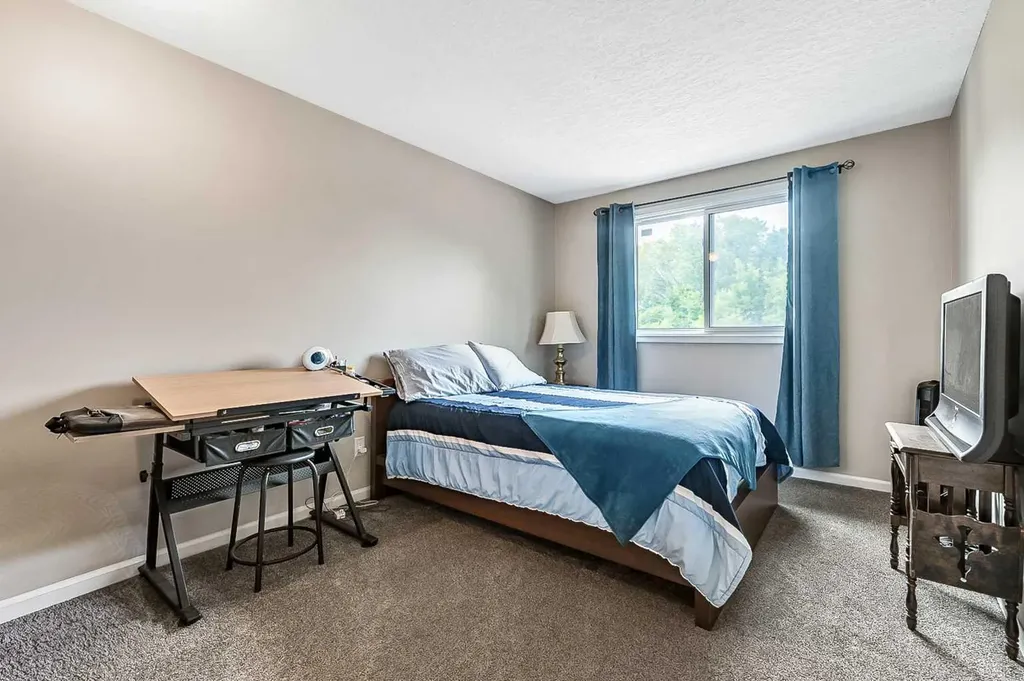 36 Millside Way SW Calgary AB T2Y 2P7