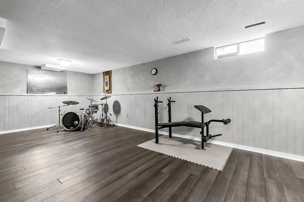 36 Millside Way SW Calgary AB T2Y 2P7