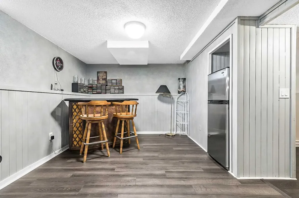 36 Millside Way SW Calgary AB T2Y 2P7