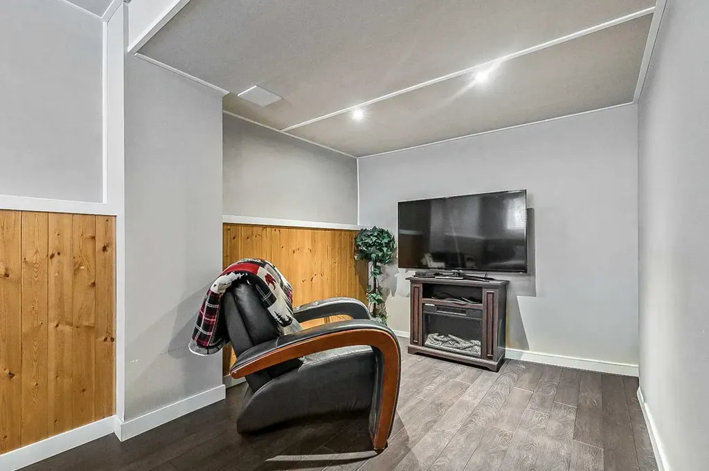 36 Millside Way SW Calgary AB T2Y 2P7