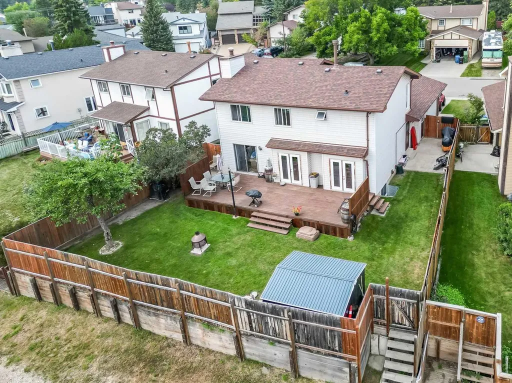36 Millside Way SW Calgary AB T2Y 2P7