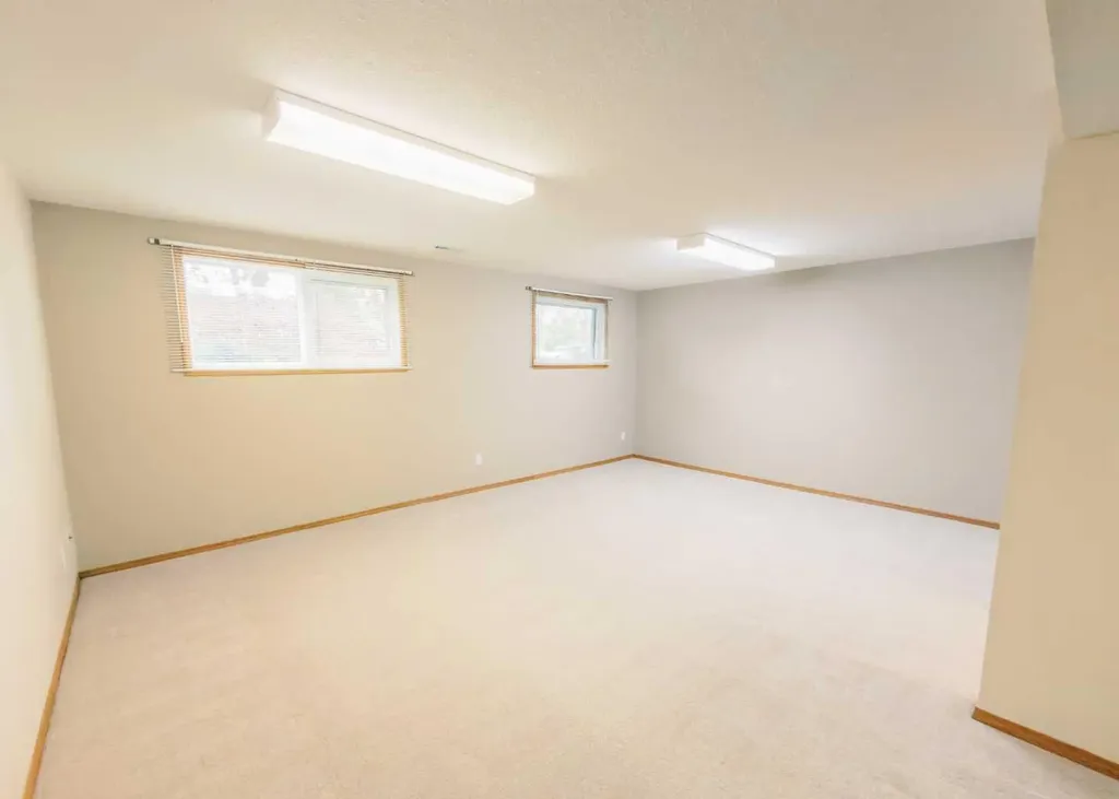 4814B 48 Street Stettler AB T4K1A5
