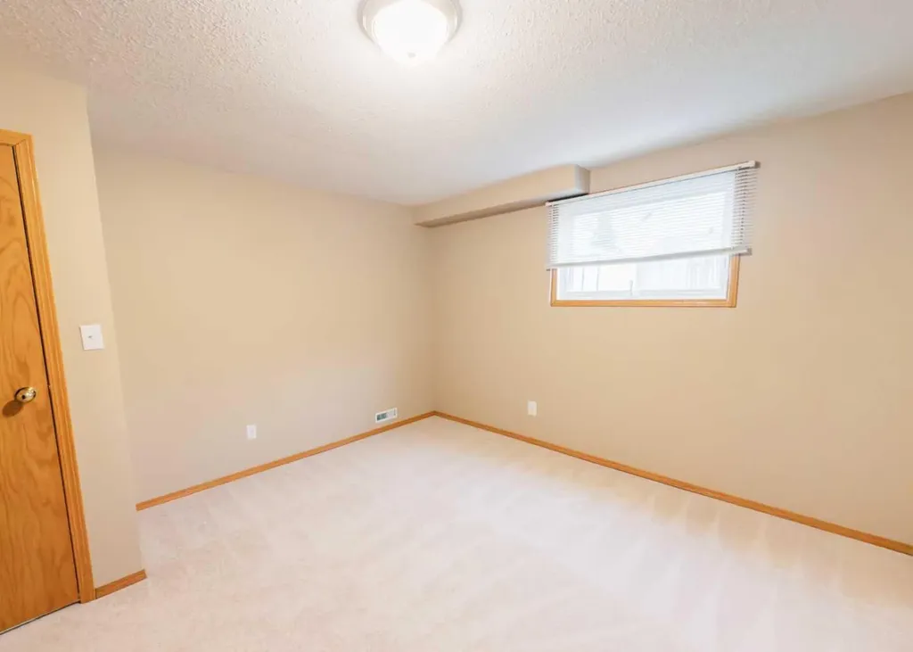 4814B 48 Street Stettler AB T4K1A5