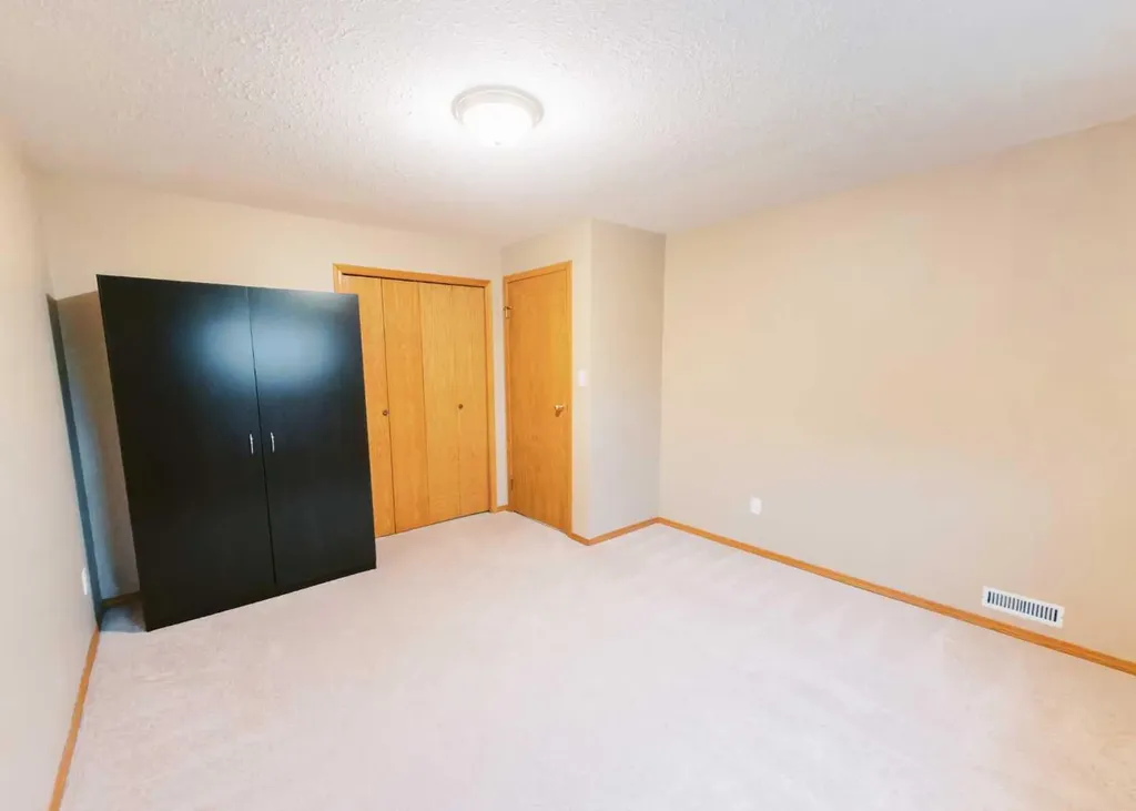 4814B 48 Street Stettler AB T4K1A5