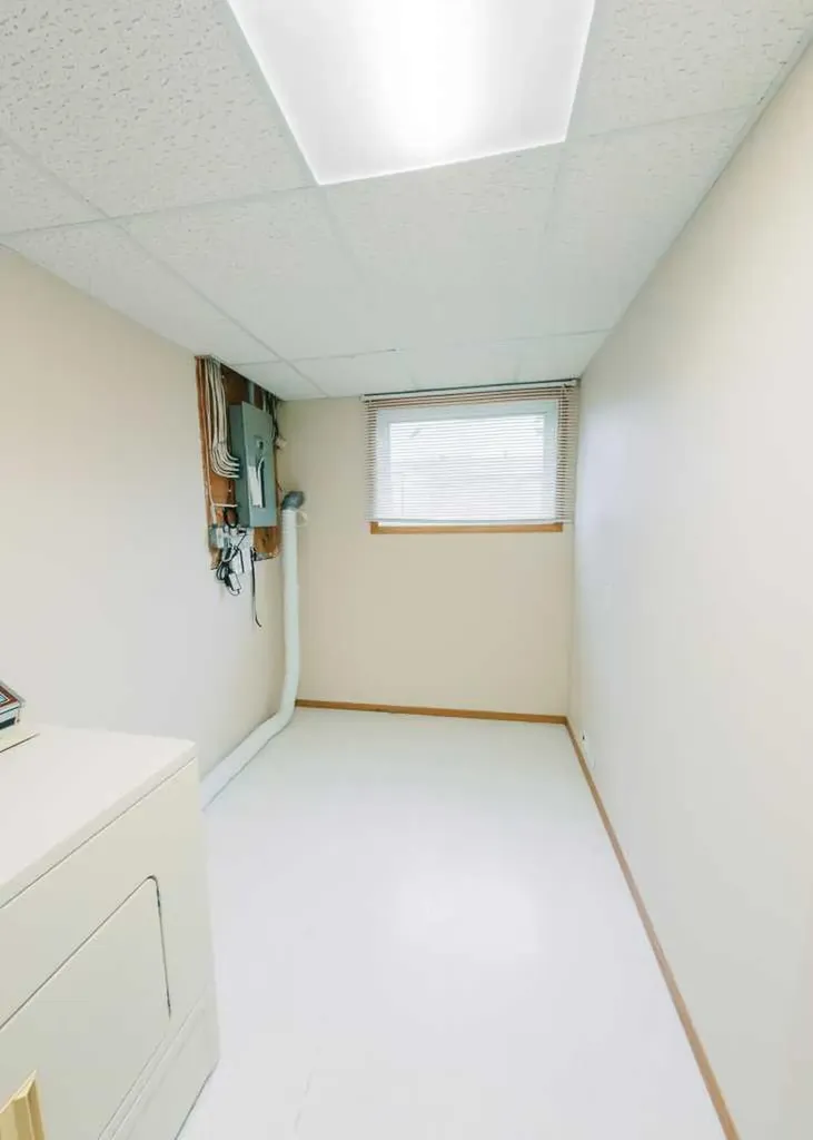 4814B 48 Street Stettler AB T4K1A5
