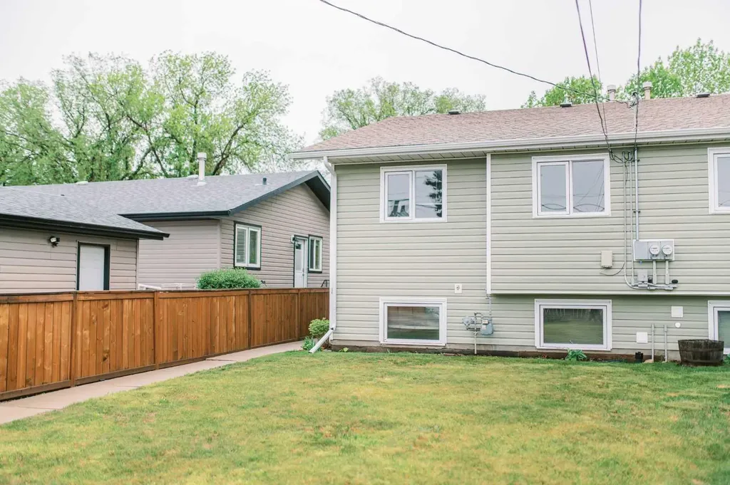4814B 48 Street Stettler AB T4K1A5