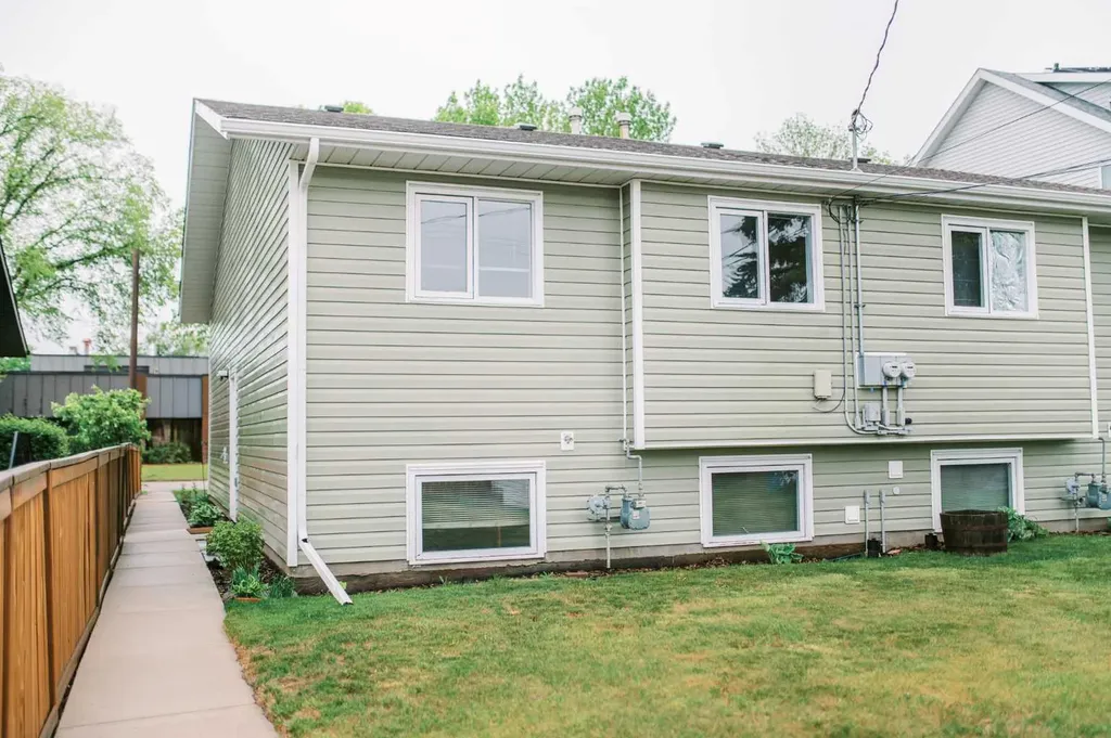 4814B 48 Street Stettler AB T4K1A5