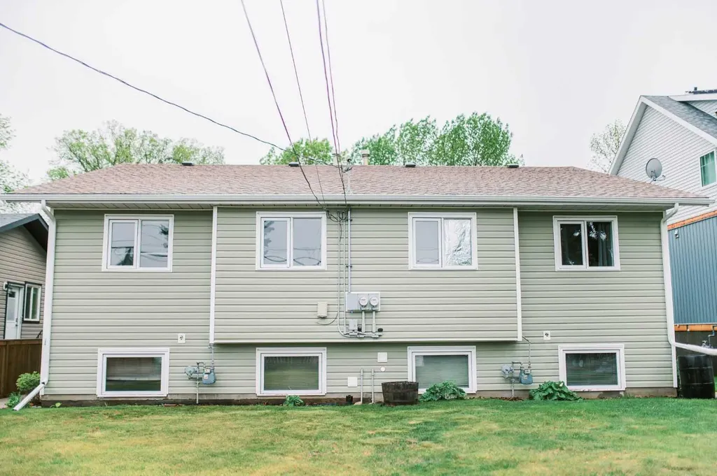 4814B 48 Street Stettler AB T4K1A5