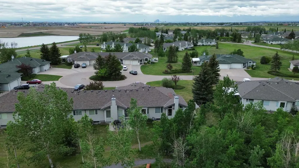 331 Triune Bay Rural Rocky View County AB T1X1G4