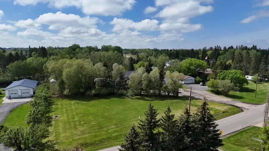 6 Rustic Road Norglenwold AB T4S1S5