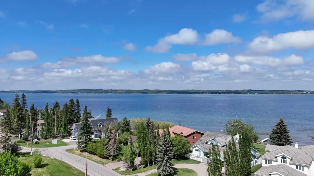 6 Rustic Road Norglenwold AB T4S1S5