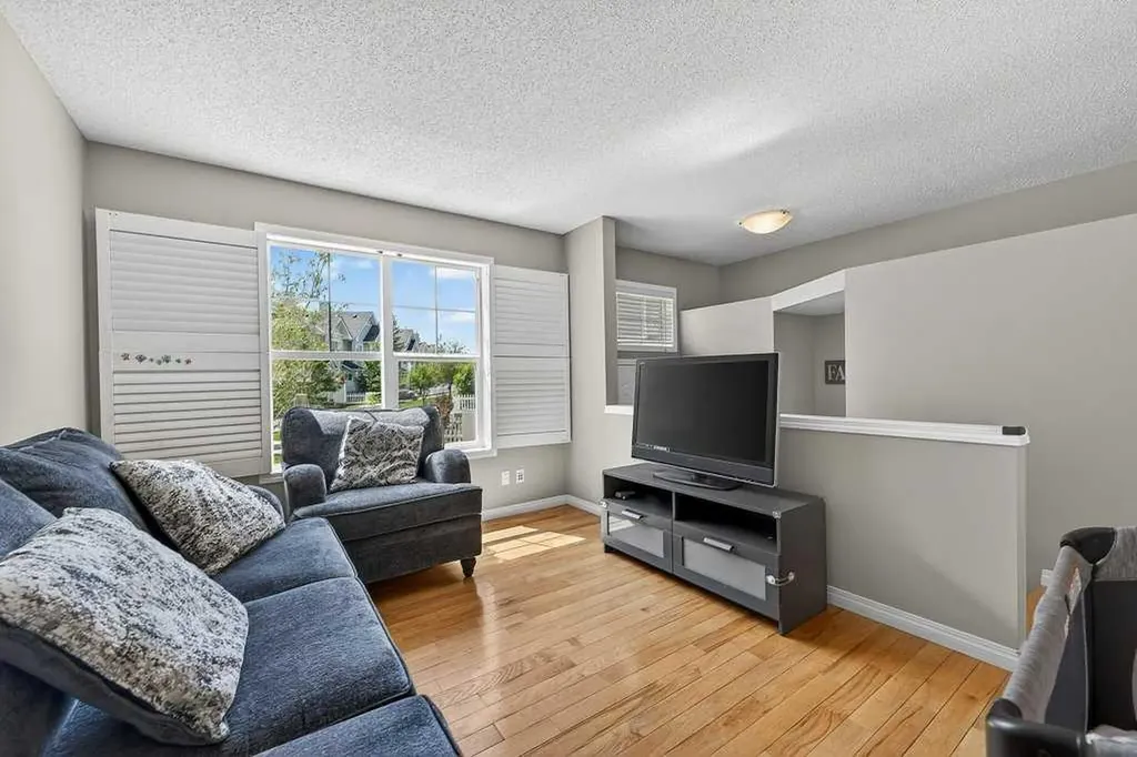 3031 New Brighton Gardens SE Calgary AB T2Z 4J4