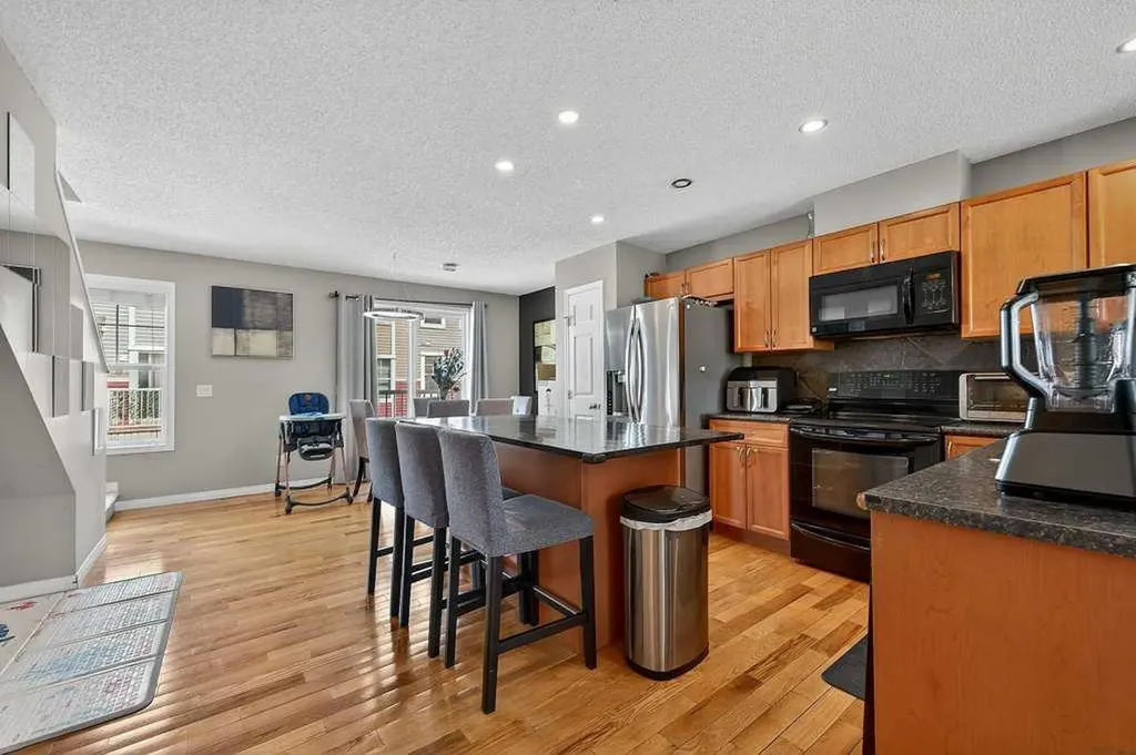 3031 New Brighton Gardens SE Calgary AB T2Z 4J4
