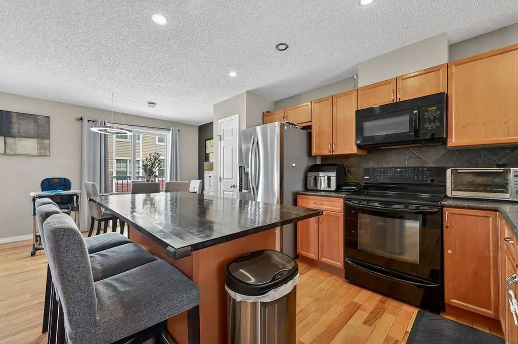 3031 New Brighton Gardens SE Calgary AB T2Z 4J4