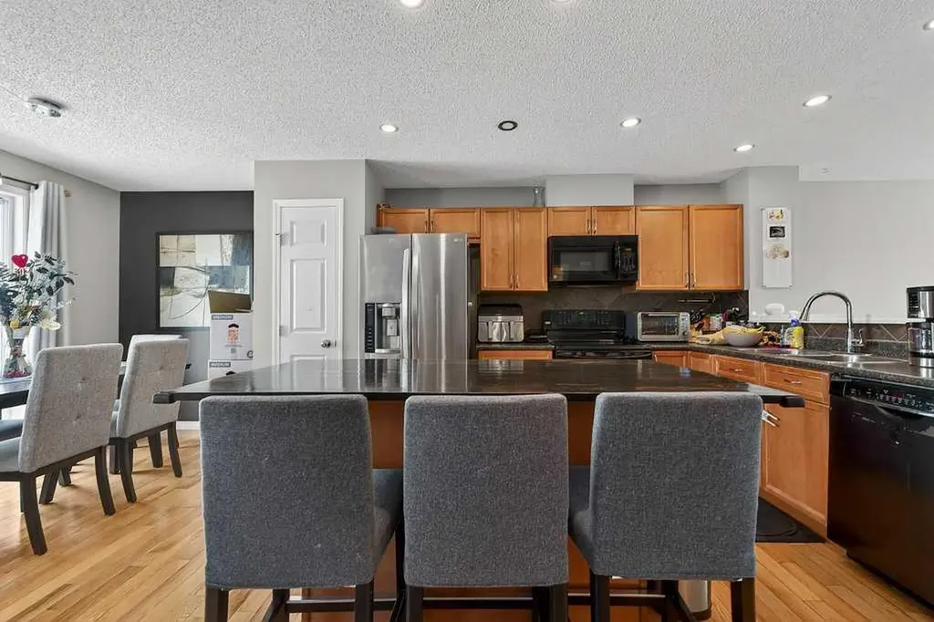3031 New Brighton Gardens SE Calgary AB T2Z 4J4