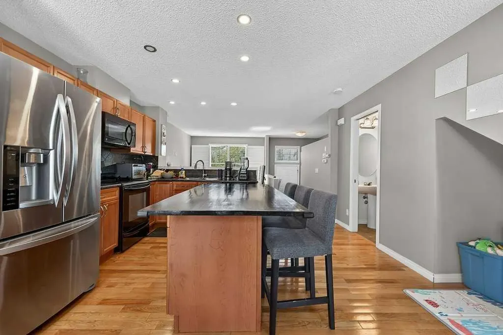 3031 New Brighton Gardens SE Calgary AB T2Z 4J4