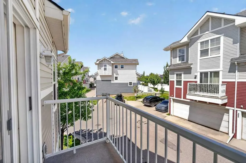 3031 New Brighton Gardens SE Calgary AB T2Z 4J4