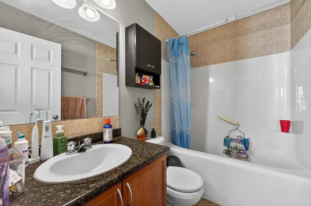 3031 New Brighton Gardens SE Calgary AB T2Z 4J4