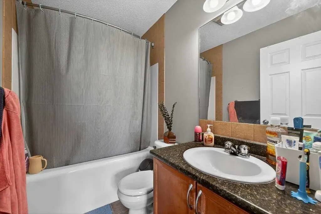 3031 New Brighton Gardens SE Calgary AB T2Z 4J4
