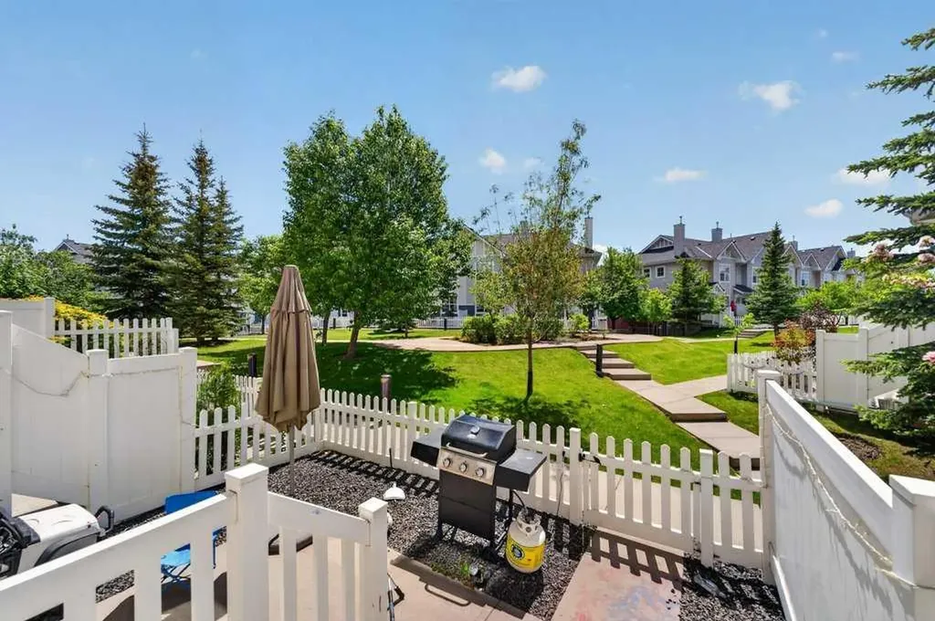 3031 New Brighton Gardens SE Calgary AB T2Z 4J4