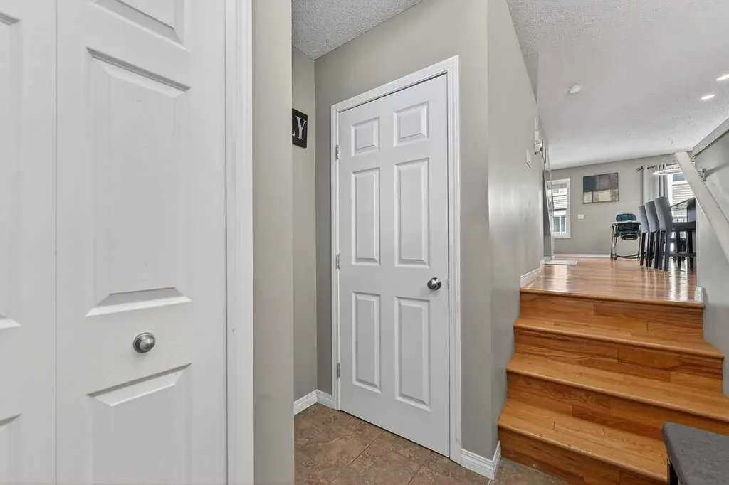 3031 New Brighton Gardens SE Calgary AB T2Z 4J4