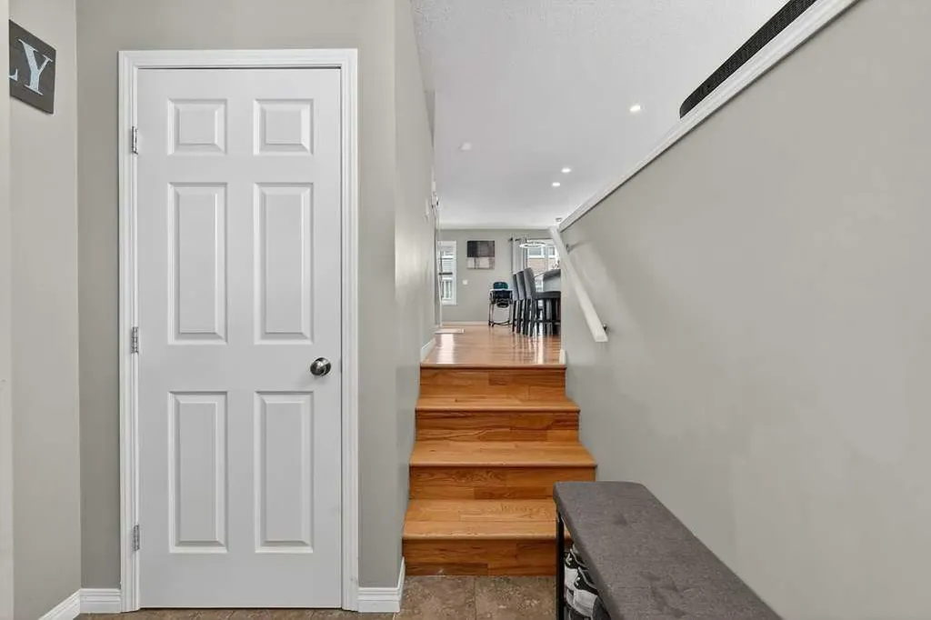 3031 New Brighton Gardens SE Calgary AB T2Z 4J4