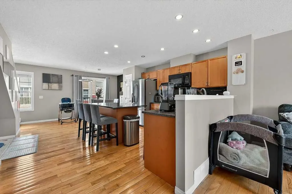 3031 New Brighton Gardens SE Calgary AB T2Z 4J4