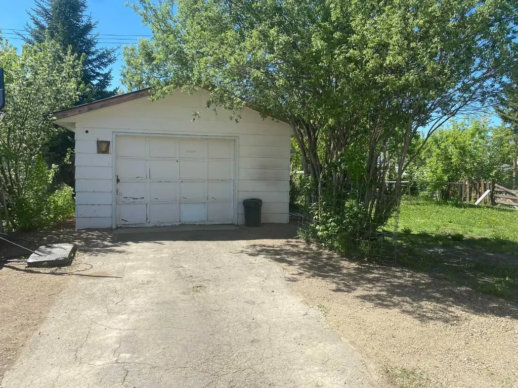 4910 51 Street Eaglesham AB T0H1H0